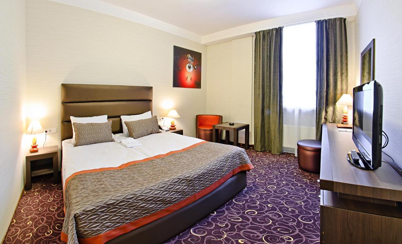 Alfavito Kyiv Hotel Exterior photo